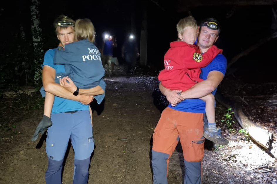 В крымских горах спасли женщину с двумя детьми