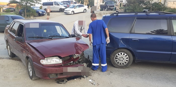 В Крыму при столкновении двух автомобилей получил травмы пешеход