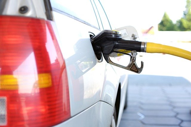 В подавляющем большинстве регионов РФ выросла цена на бензин