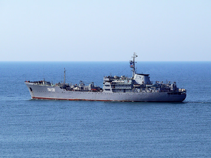 Судно обеспечения Черноморского флота возвращается из Средиземного моря в Севастополь