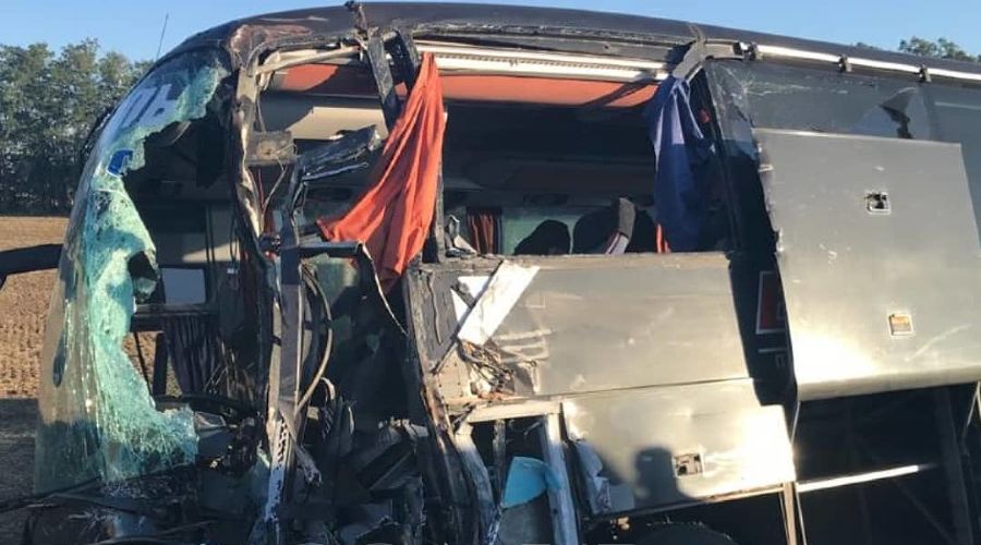 Автобус с ехавшими в Крым на фестиваль студентами попал в ДТП: девять пострадавших (видео)
