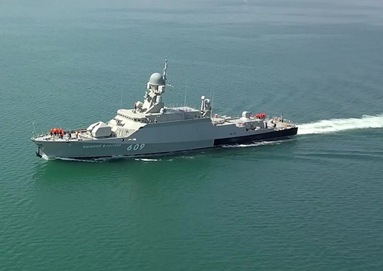 Малый ракетный корабль Черноморского идет в Средиземном море на боевую службу
