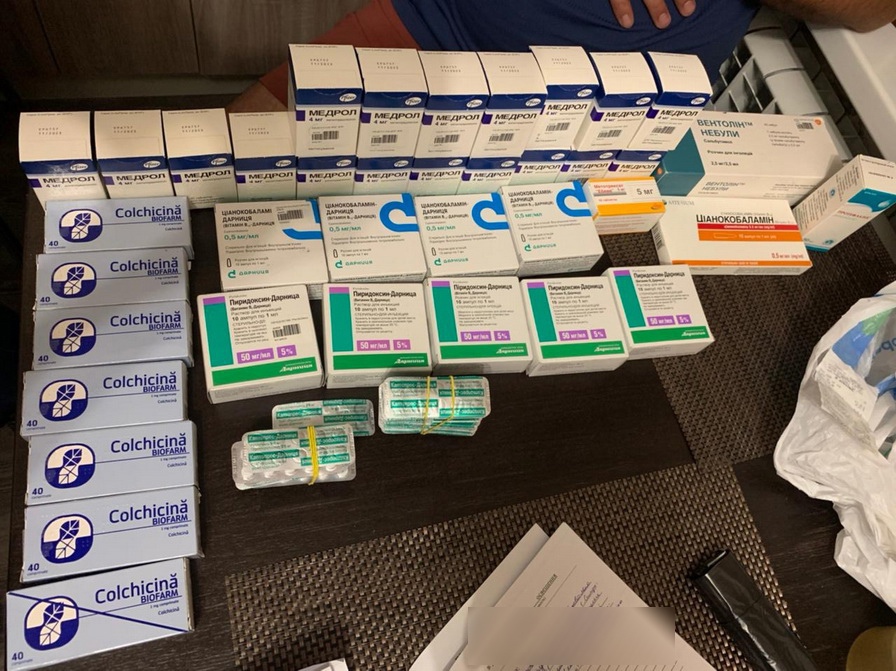 В Симферополе полицейские изъяли контрабандную поставку лекарств с Украины на полмиллиона рублей