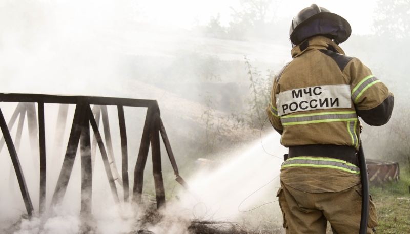 В Севастополе при пожаре в частном доме спасли человека