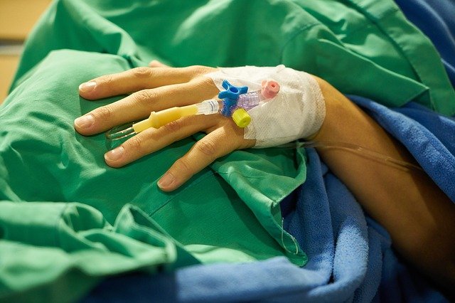 СК начал проверку: в Крыму девочку-подростка довели в больнице до кровавых пролежней
