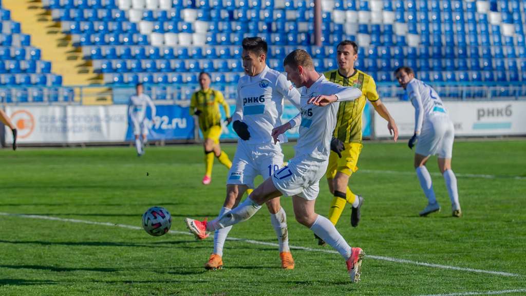 «Севастополь» продолжает лидировать в крымском футбольном первенстве