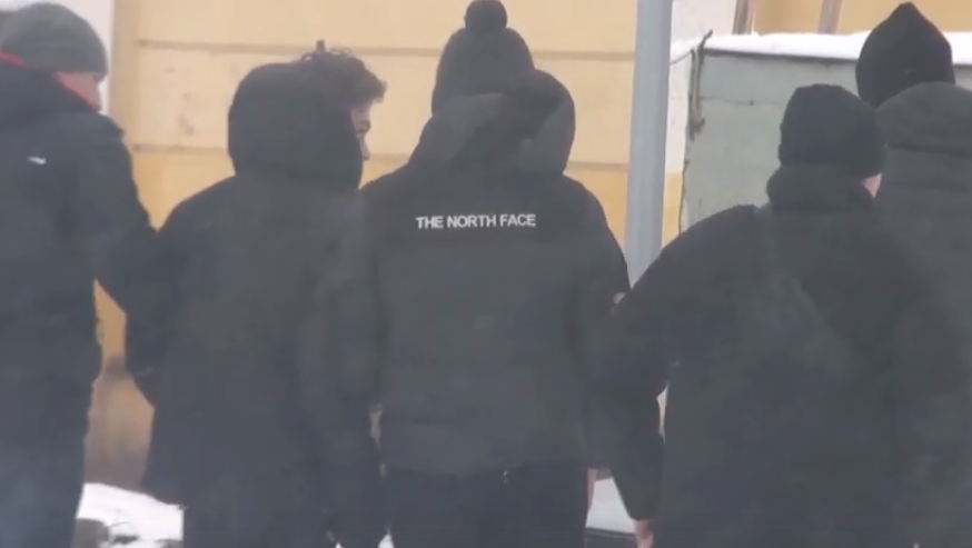 В Казани задержали подростка с оружием, планировавшего нападение на учебное учреждение (видео)
