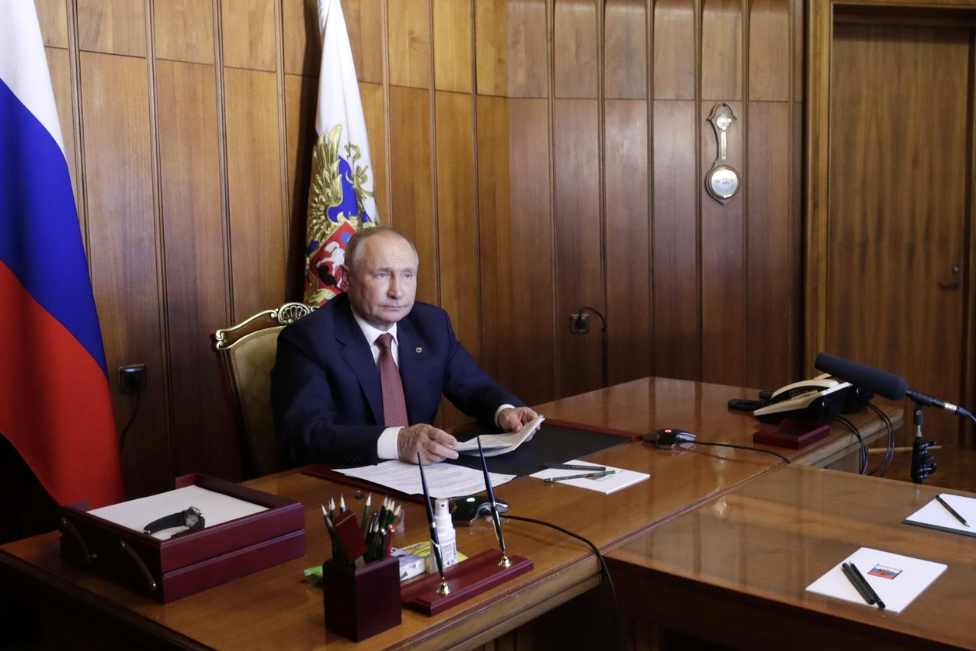 Путин одобрил идею продлить действие сертификата переболевших ковидом до года