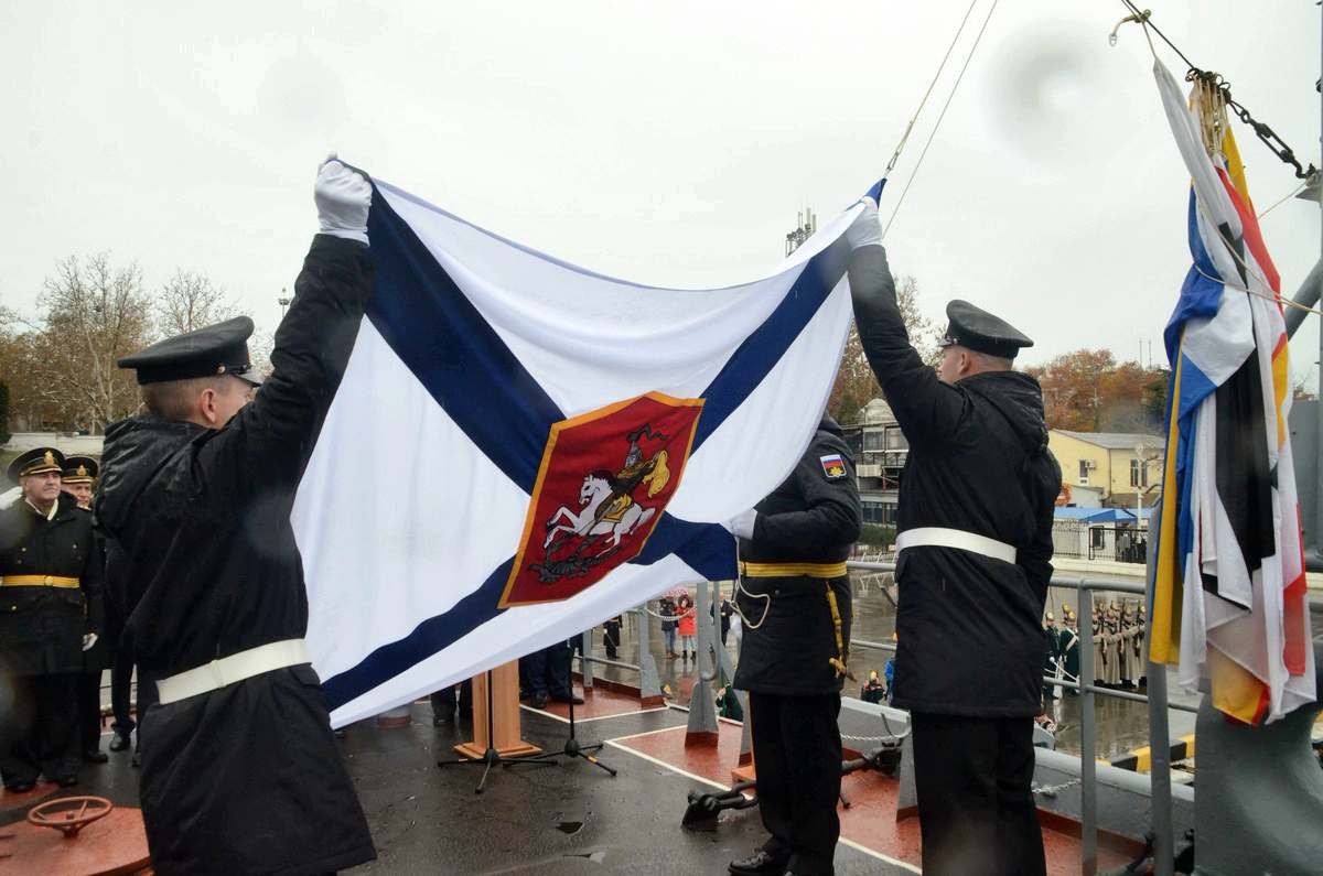 На корабле Черноморском флоте поднят Георгиевский Военно-Морской Флаг