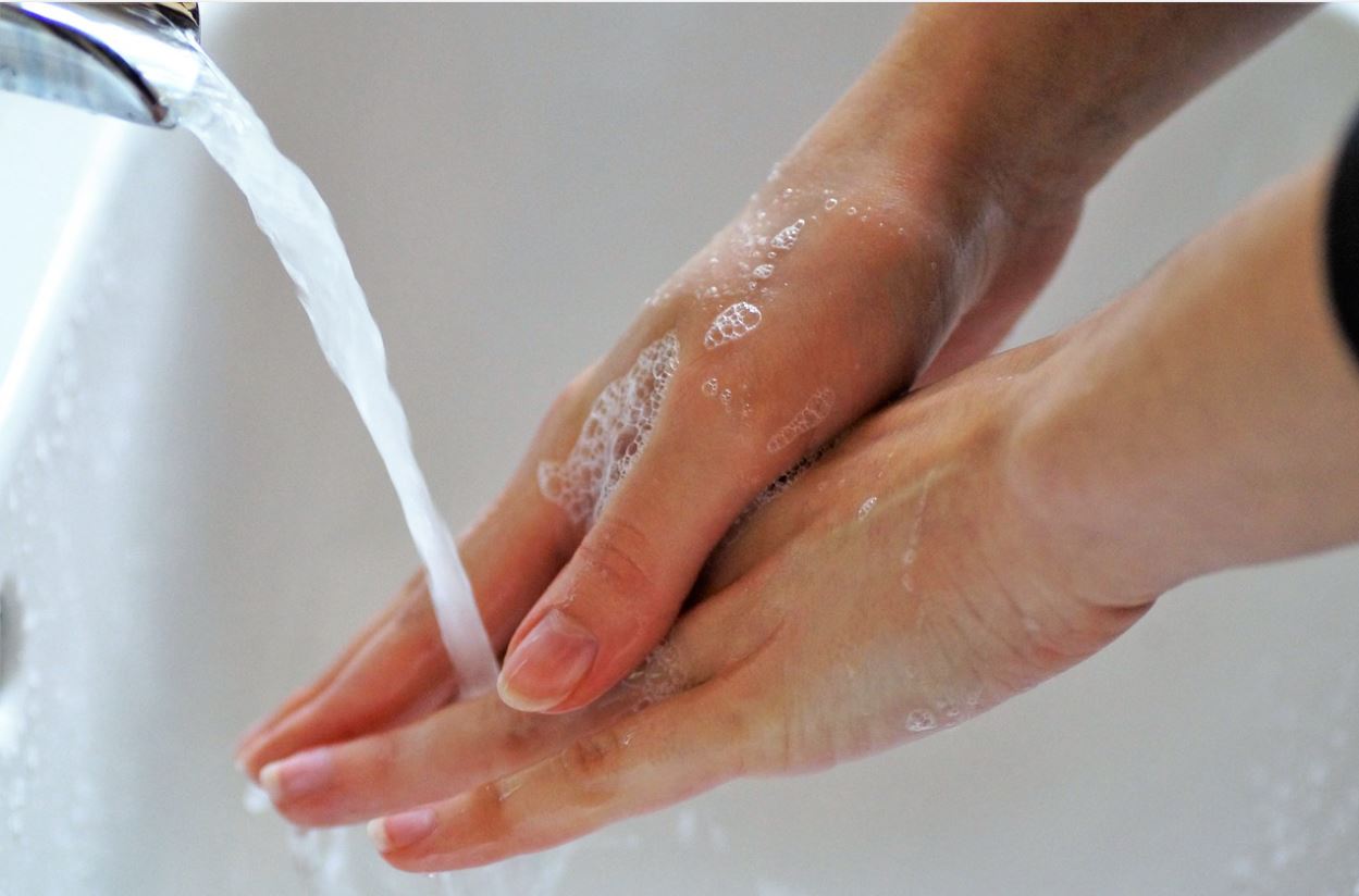 ВОЗ рекомендует россиянам меньше контактировать в нерабочие дни и правильно мыть руки