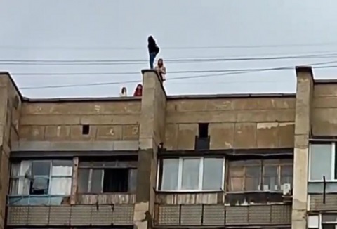 Опасными играми подростков на крыше многоэтажки в Евпатории заинтересовалась прокуратура