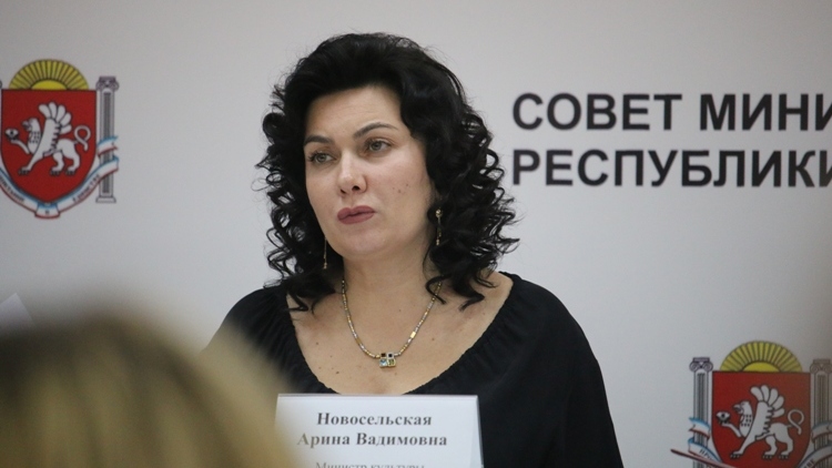 В связи с утратой доверия: Аксенов уволил обвиняемую в получении взятки министра культуры