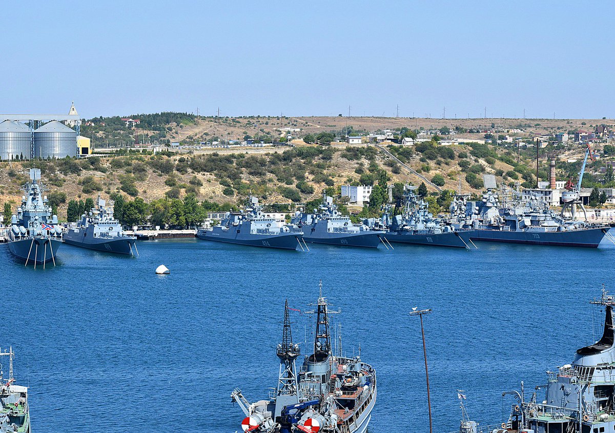 Корабли Черноморского флота прошли в 2021 году 450 тысяч морских миль