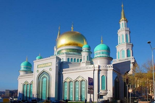 Совет муфтиев предложил драки мигрантов в России искоренять строительством мечетей