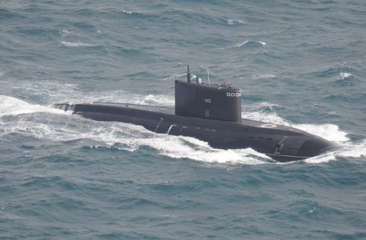 Корабли и вертолет Черноморского флота тренировались искать подводную лодку