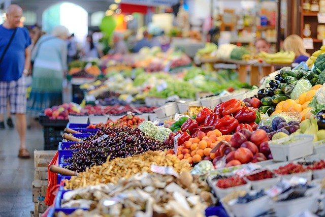 В Крыму обещают снижение цен на продукты на 20% после запуска распределительного центра