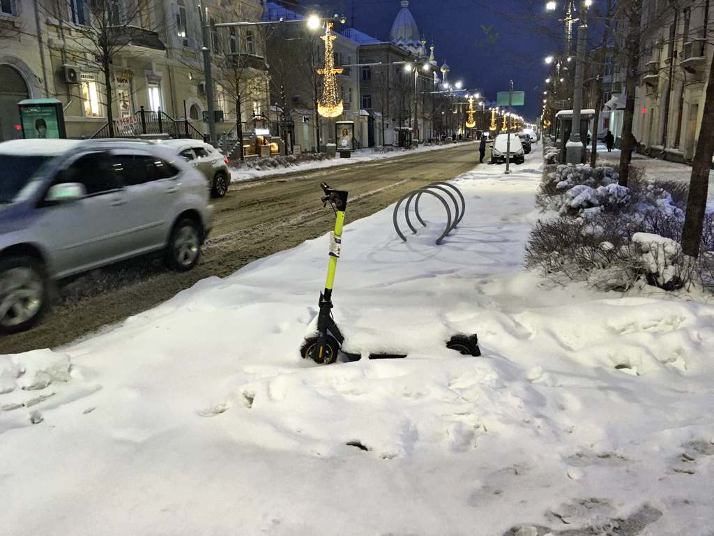 Глава «управляшки»: дворники Севастополя не убирают снег, потому что не знают как держать лопату