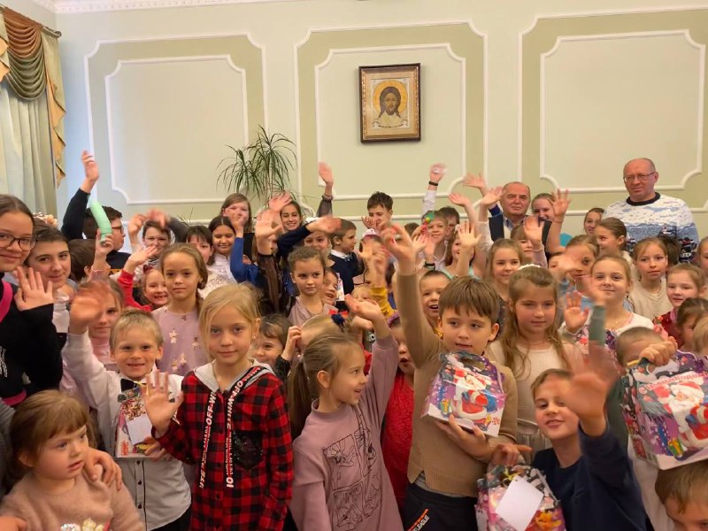 «Мы — севастопольцы» поздравили детей с Днем Святого Николая (фото)