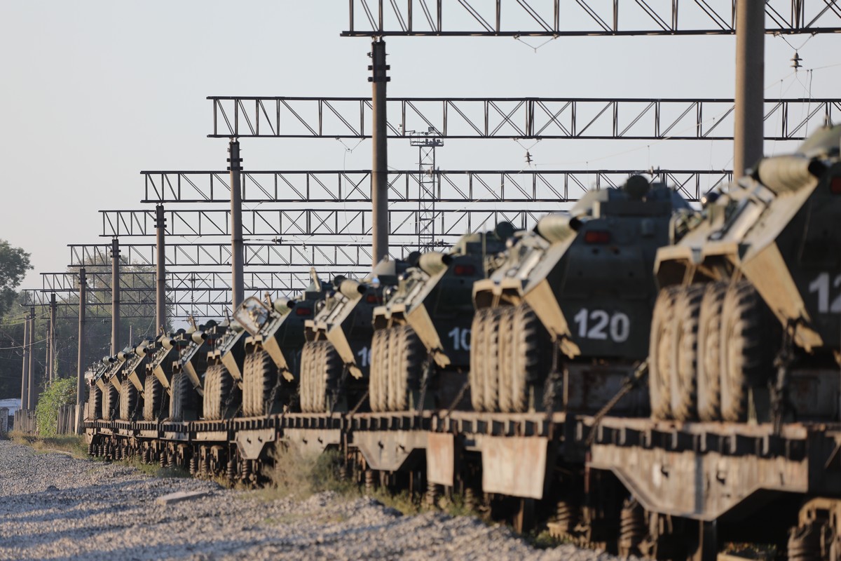 Южный военный округ возвращает 10 тысяч военных с полевых занятий из западных регионов РФ