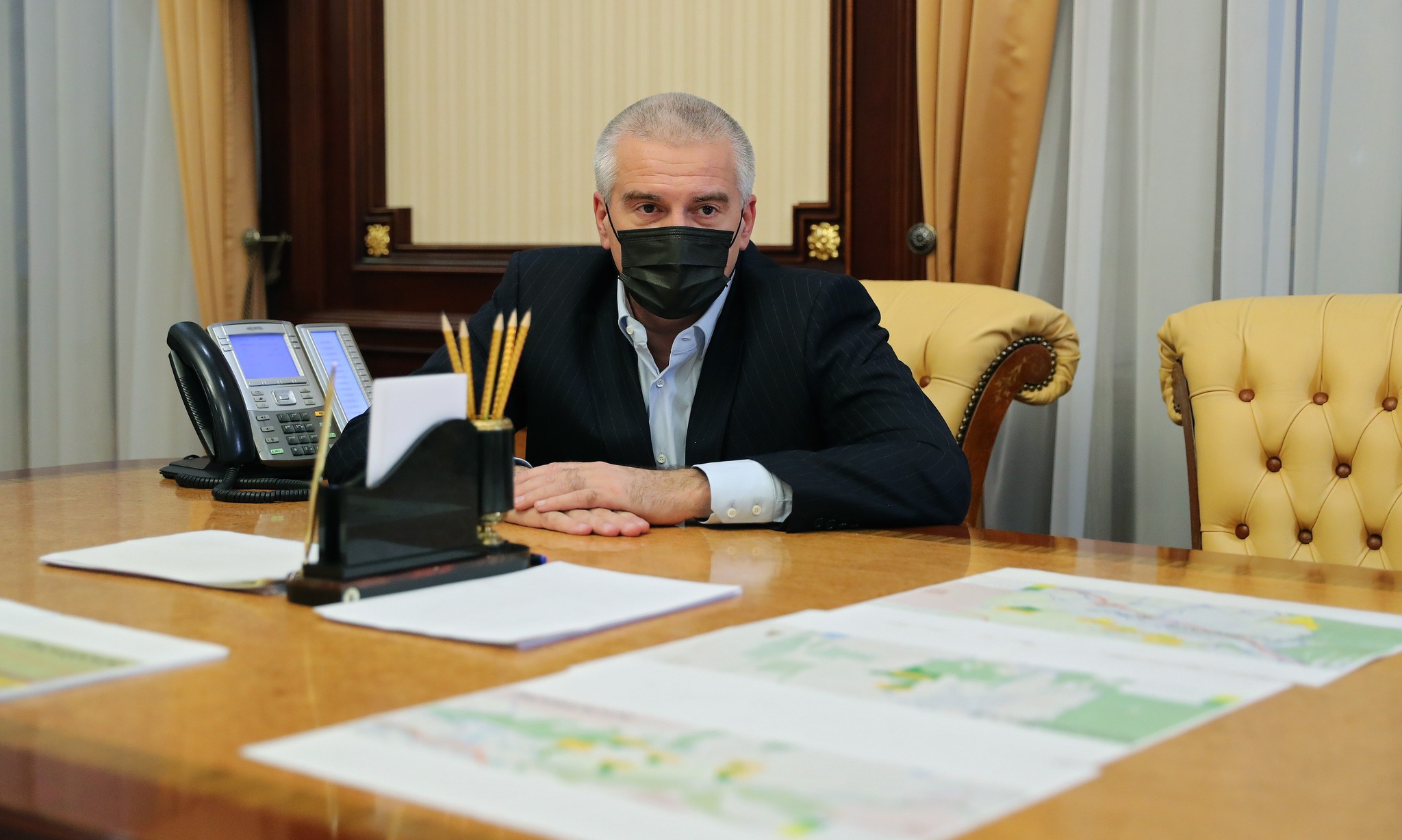 Аксенов назвал депутатов местных советов «штатными метателями дерьма»