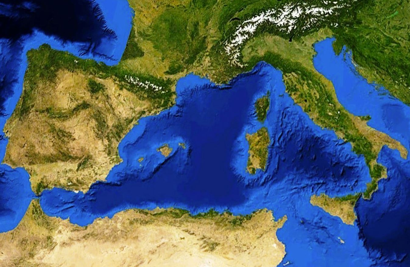 Средиземный океан на карте. Акватория Средиземного моря. Средиземное море проливы. Средиземное море вид из космоса. Средиземное море фото.
