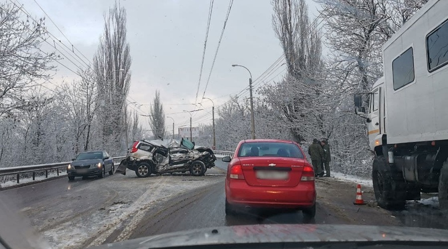 Автомобиль всмятку: пострадавший впал в кому после ДТП под Симферополем