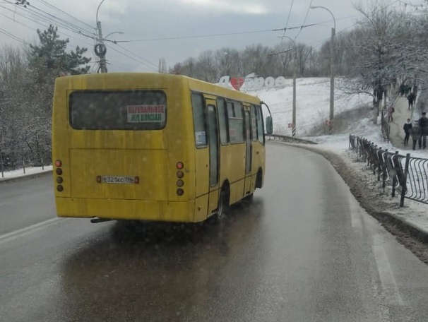 Уволен и в черном списке: в Крыму водитель автобуса высадил ребенка-льготника на мороз