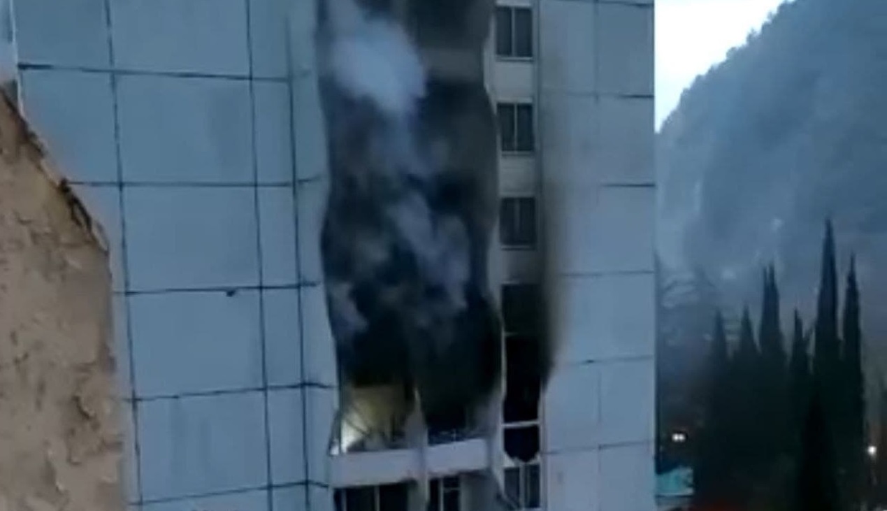 На Южном берегу Крыма произошел пожар в санатории Минобороны РФ (ВИДЕО)