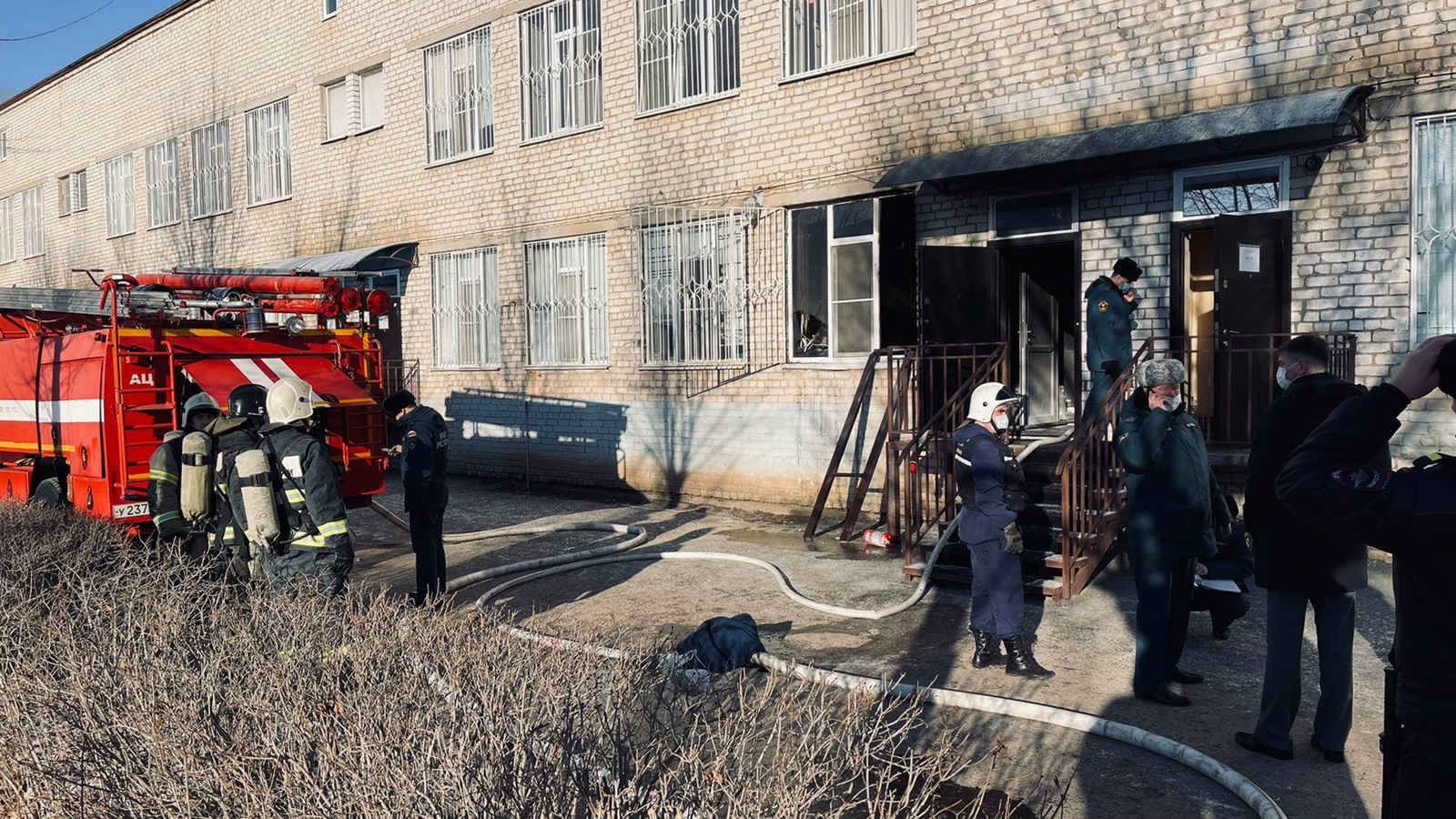 В ковидной реанимации больницы в Астрахани произошел пожар, есть жертвы (видео)