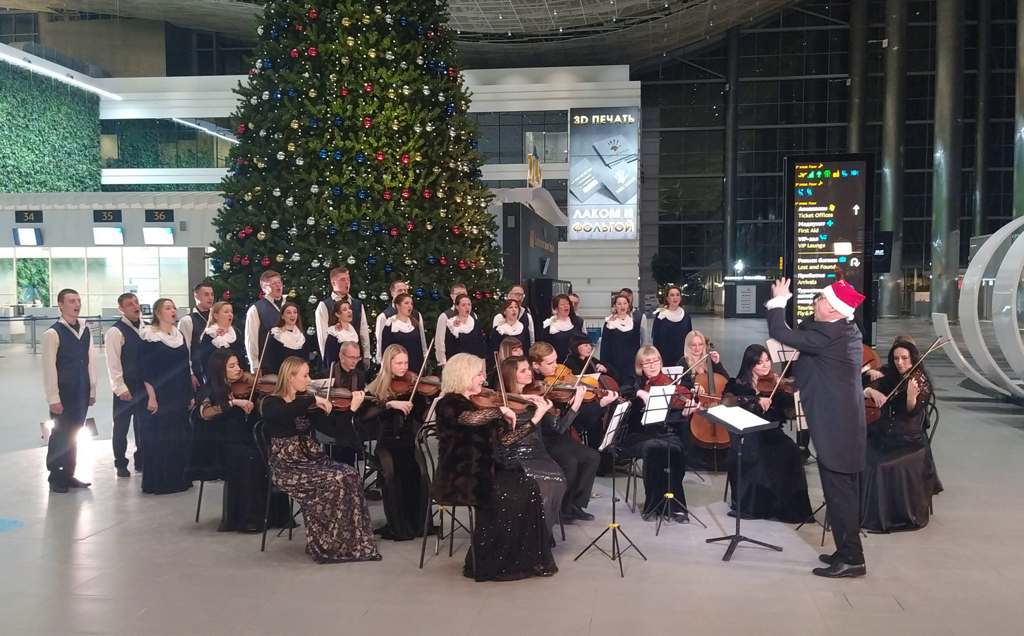 Терминал аэропорта Симферополь стал площадкой для рождественского концерта классической музыки (ВИДЕО)