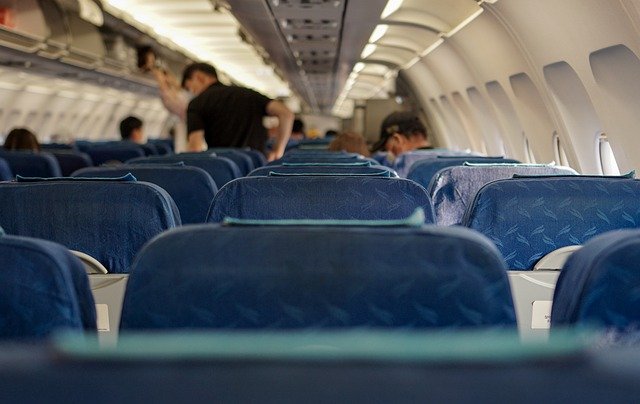 Самолет из Симферополя в Москву задержали на 14 часов, его пассажирам отказали в гостинице