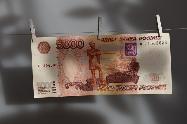 В Джанкое выявили фальшивую пятитысячную банкноту и ее распространителя
