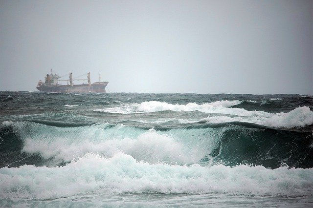 До 35 метров в секунду: в субботу в Крыму прогнозируют ураганный ветер