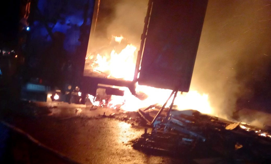 В МЧС Крыма рассказали подробности инцидента со сгоревшей фурой на «Тавриде»