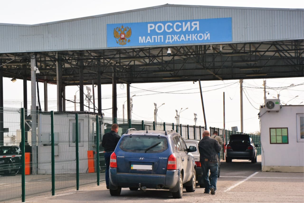 В Крыму на границе с Украиной закрыты пункты пропуска