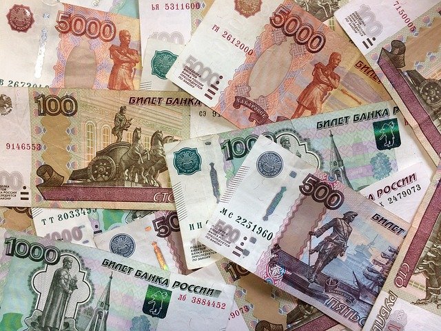 У россиян «под матрасами» накоплено больше 14 триллионов рублей