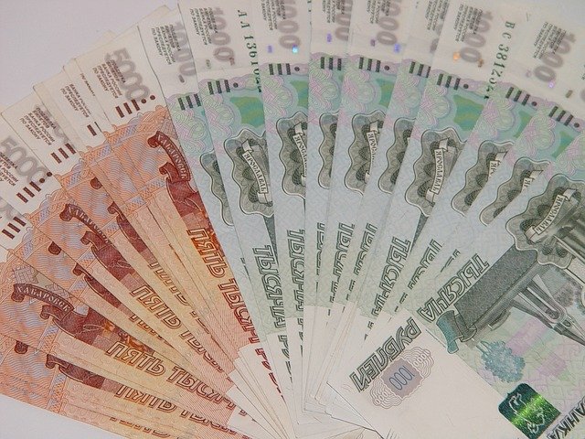 В Крыму средь бела дня ограбили пенсионера, который только отошел от банковской кассы