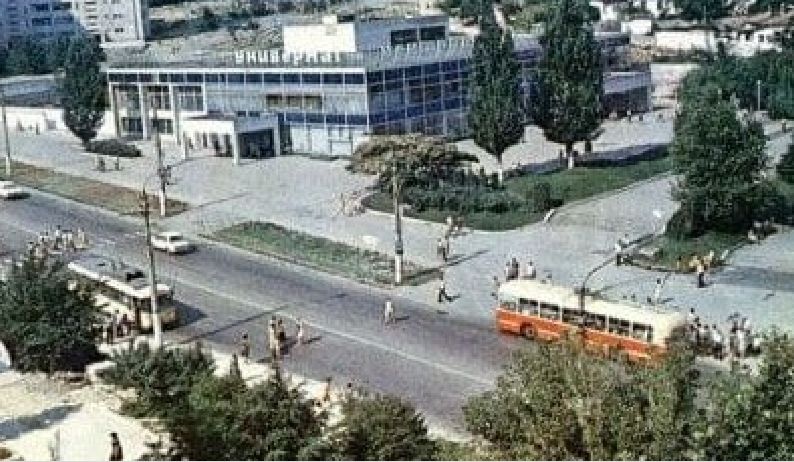 Правительство Севастополя намерено очистить и благоустроить площадь 50-летия СССР