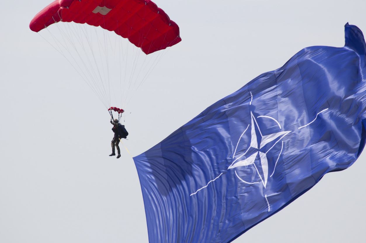 НАТО не планирует военного вмешательства в события на Украине – канцлер ФРГ