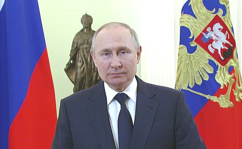 «Слова «Родина», «мама», «любимая» для нас в одном ряду»: Путин поздравил россиянок с 8 Марта