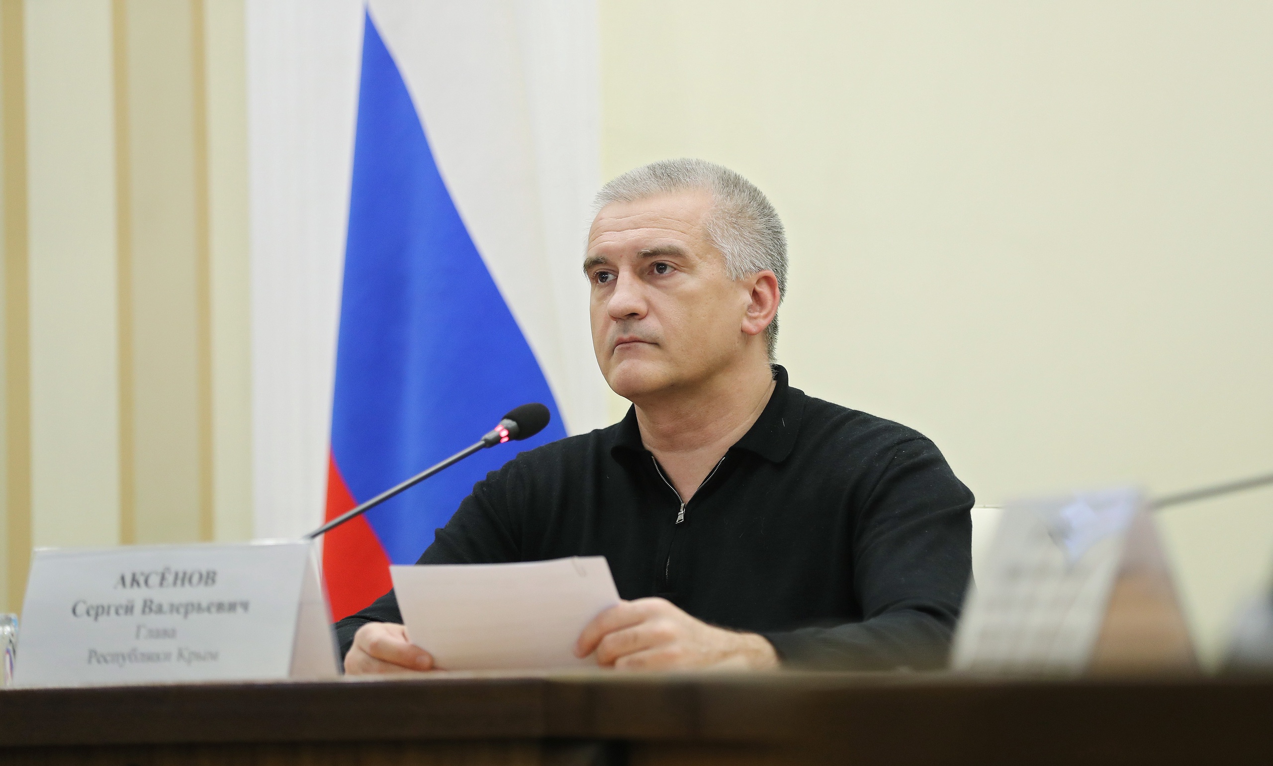 Аксенов наказал министров и глав администраций за просроченные контракты по благоустройству