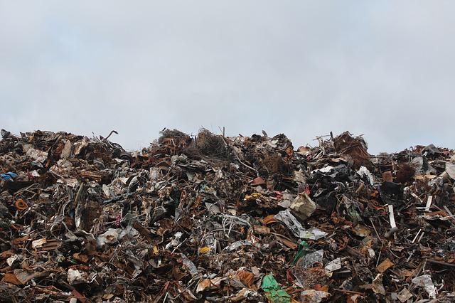 В Севастополе на Мекензиевых горах выявлена незаконная свалка отходов