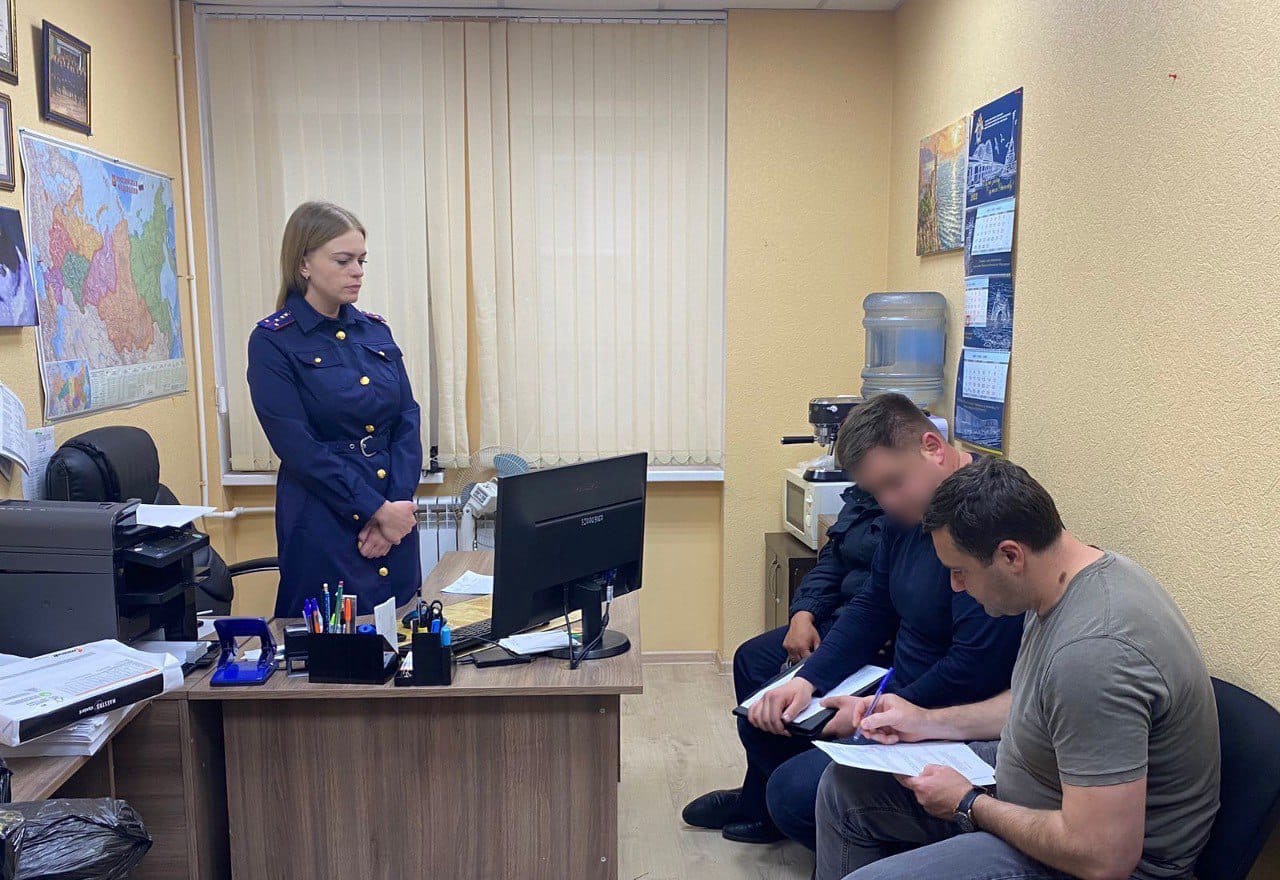 Трое высокопоставленных сотрудников МВД Симферополя попались на крупной взятке