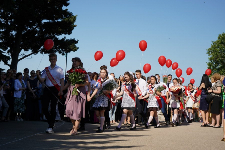 В школах Севастополя 21 и 25 мая прозвенит «последний звонок»