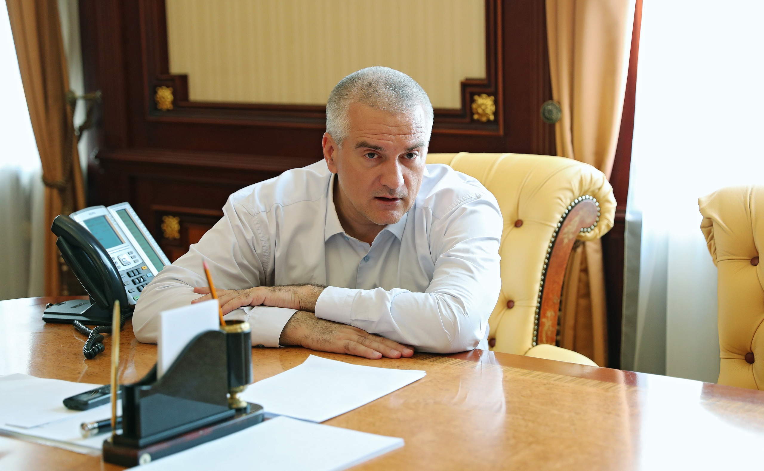 «Если до среды не решат вопросы»: Аксенов пригрозил распустить всю администрацию Феодосии