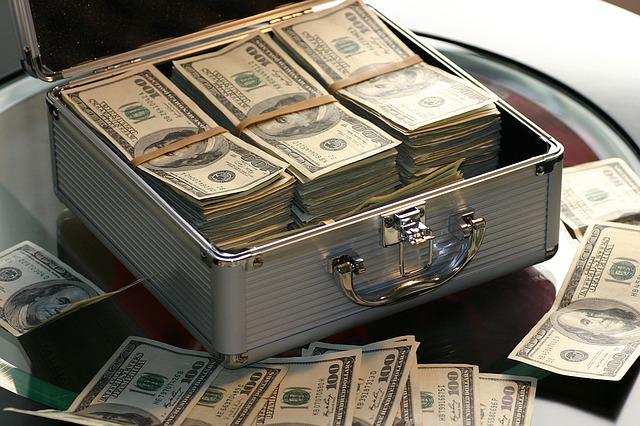 В Симферополе рабочий украл из гаража своего нанимателя больше 2,5 тыс. долларов
