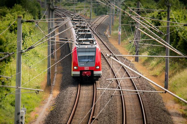 С 1 июля из Мелитополя в Крым в тестовом режиме запустят пассажирские поезда