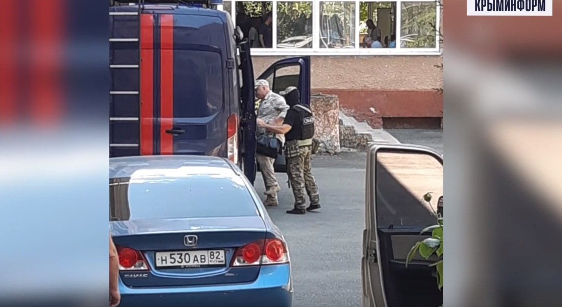 Сотрудники ФСБ задержали военного комиссара Крыма по подозрению в коррупции (ВИДЕО)