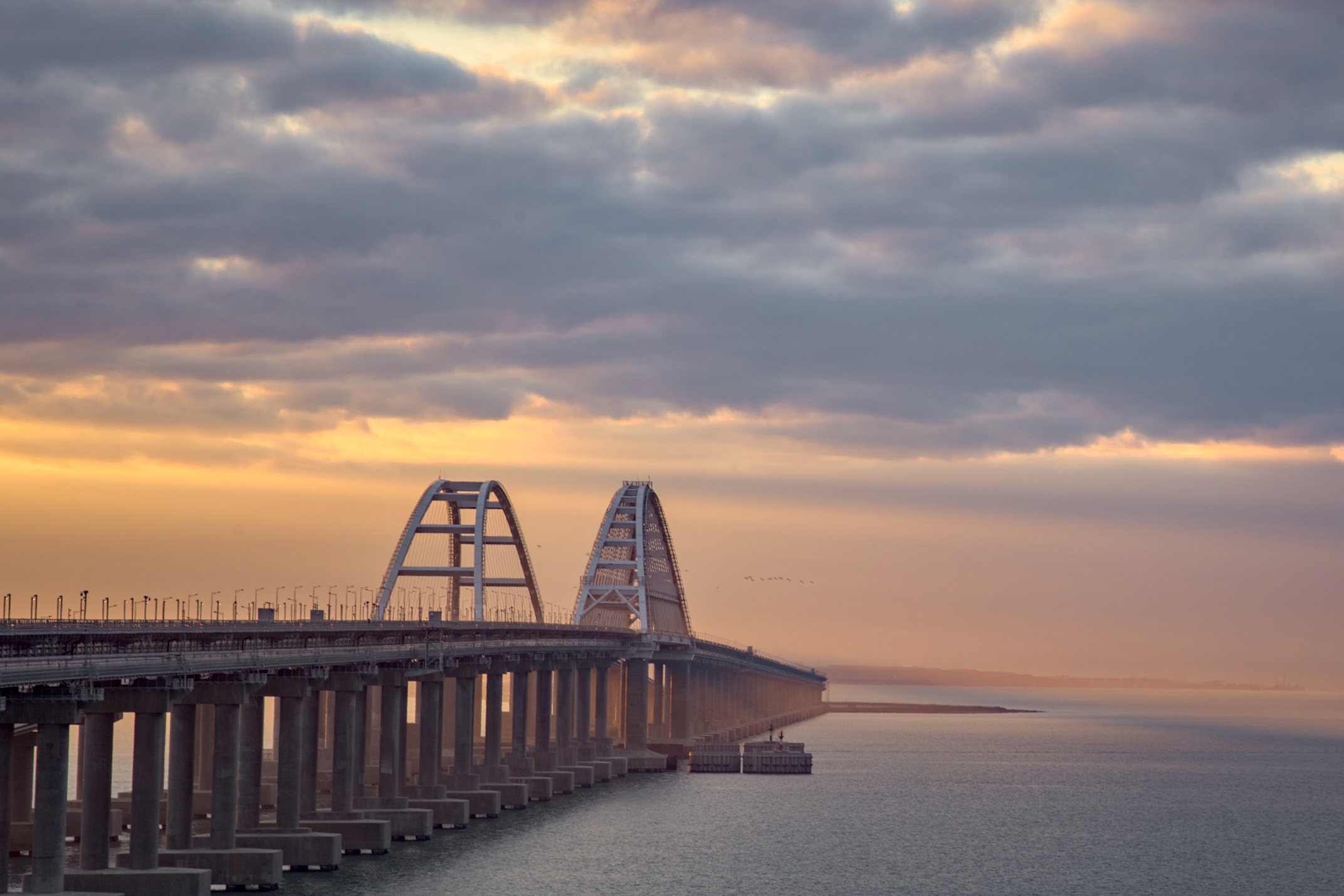 Злоумышленники под видом МЧС сообщают о перекрытии Крымского моста: в ведомстве предупредили о фейках