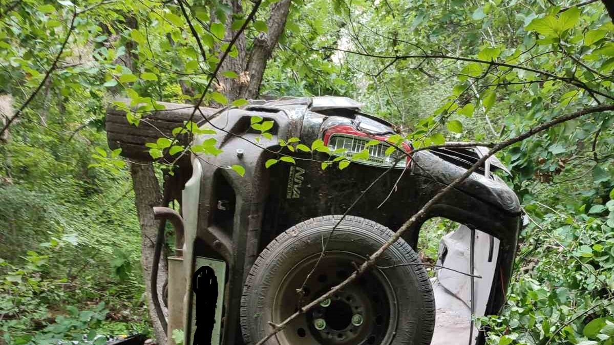 Спасатели рассказали подробности о ДТП с сорвавшимся в обрыв автомобилем в Крыму